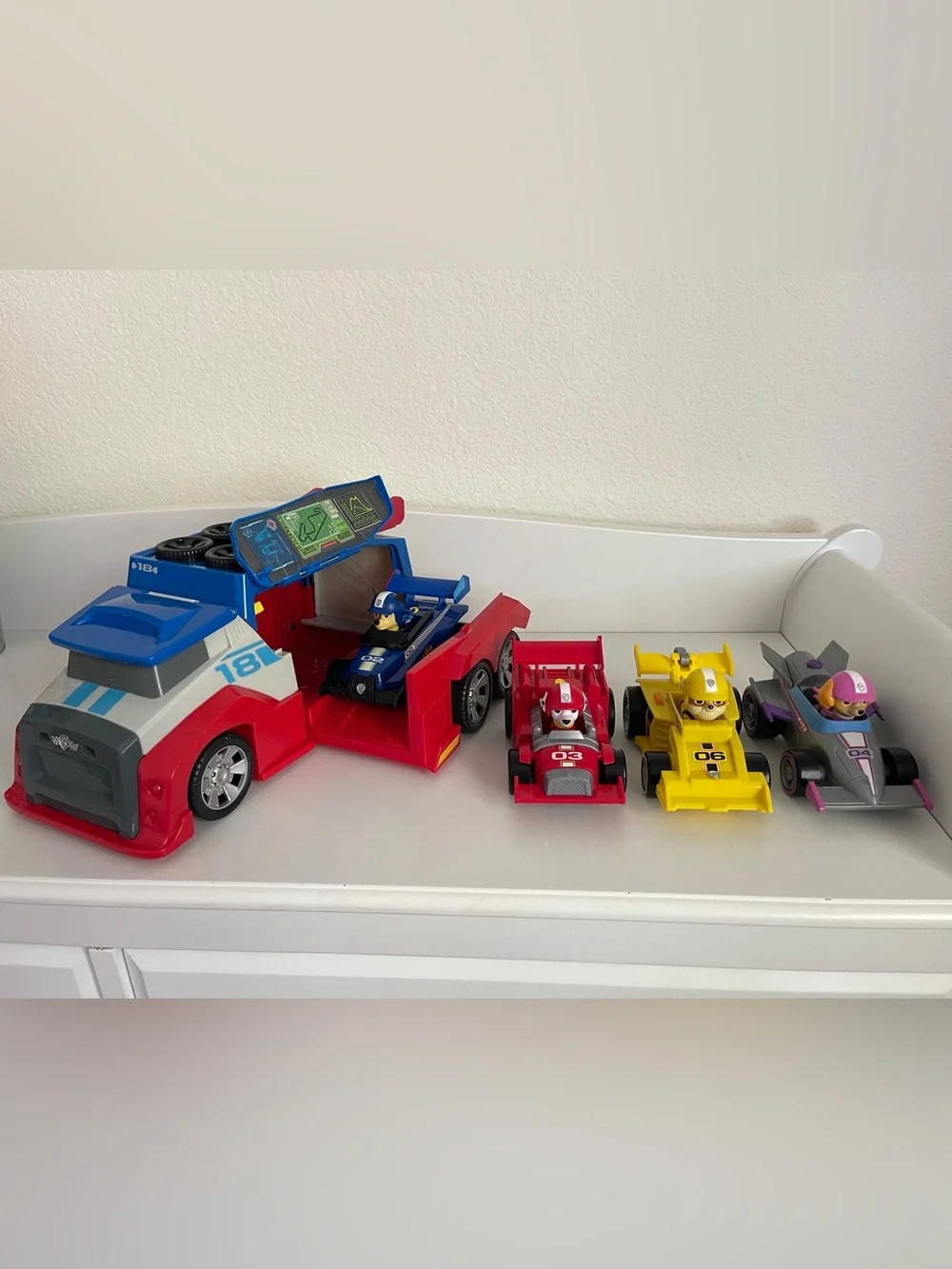 Paw Patrol Ready Race Rescue Set INCLUDING Mobile Pit Stop Team Vehicle
